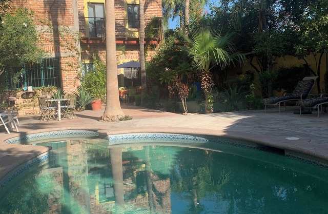 4-bedroom house in La Paz WiFi, AC pool. Large garden yard. Your private resortn