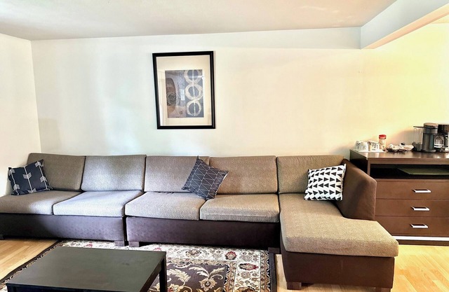 4-bedroom house in tranquil Hudson