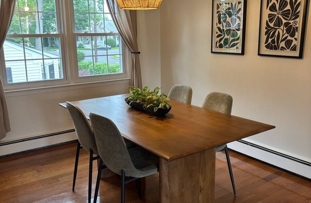 4-bedroom house in Asbury Park with AC, WiFi, Separate Studio area