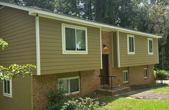 4-bedroom house in charming Stone Mountain with AC, WiFi, 32 mins from FIFA venu