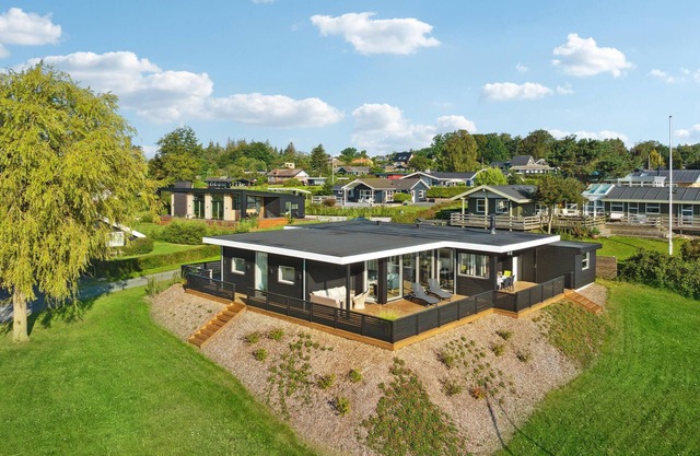 4 bedroom nice home in Børkop