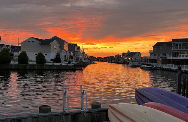 4 Bedroom Plus , 2 baths on a Lagoon minutes from open bay