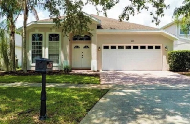 4-bedroom privet house delightful Davenport with WiFi, AC. Enjoy your stay