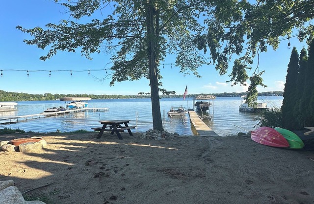 4 bedroom Retreat at Tice beach on Indian lake