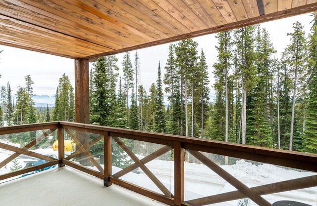 4 bedroom, Ski-in/ski-out, brand new private hot tub, Family friendly,