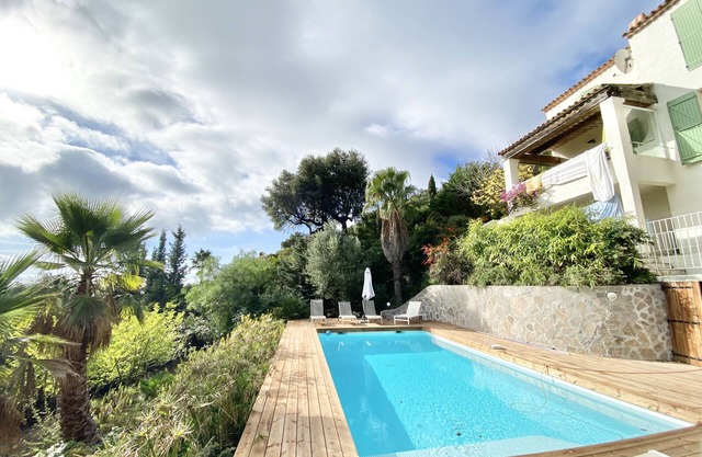 4 bedroom villa with sea view and swimming pool near St Tropez
