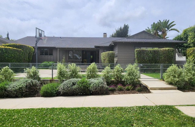 4-bedroom villa in cool Cheviot Hills, Los Angeles with AC, fitness room, WiFi