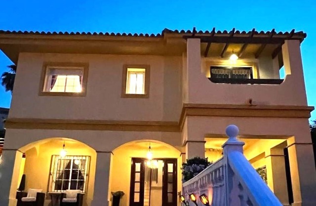 4 bedroom villa own pool/garden 6 min drive to La Cala de Mijas. Sleeps 8.