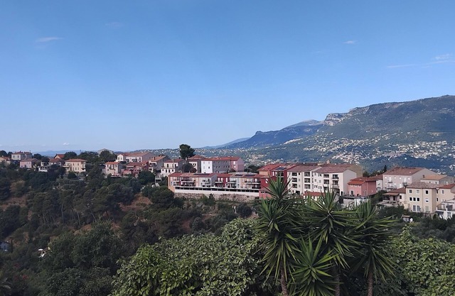 4-bedroom villa with pool, Air conditioning, garden, parking in a quiet village