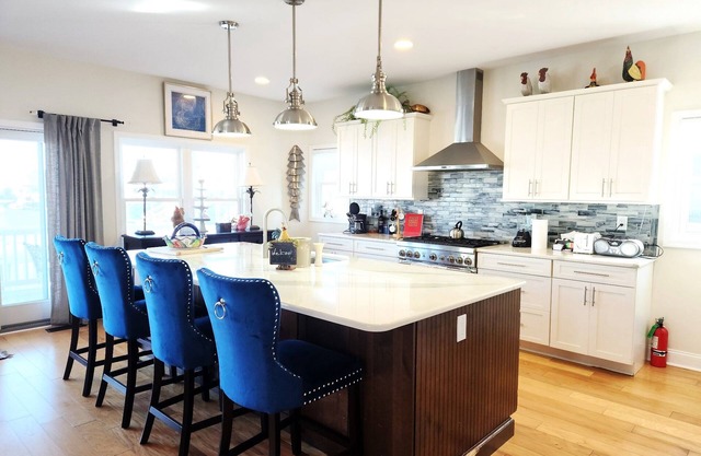 4-bedroom waterfront house in wonderful Avalon
