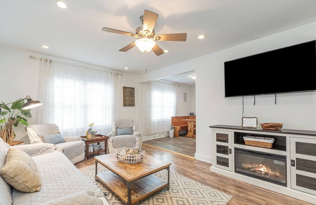 ★4 Bedrooms! Close to beaches, golf and wineries!