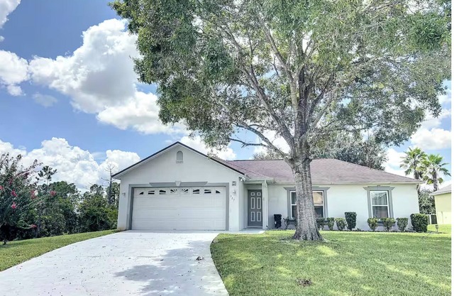 4 Bedrooms in Davenport only minutes to Disney.
