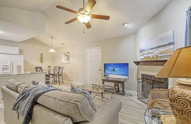 4 Beds, Central to Everything, Min from Interstate