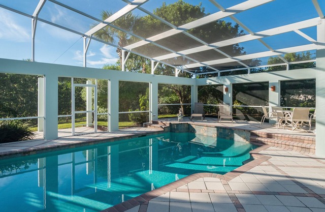 4 BR, 3 BA pool home - 100 yards from the beach!