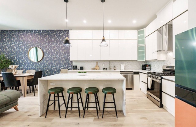 4 br - 4 ba - Rooftop - Sleeps 6 - 2 Car Garage!