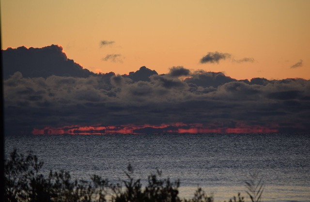 4 BR Beachfront Lake Huron 4 day minimum after Labor Day