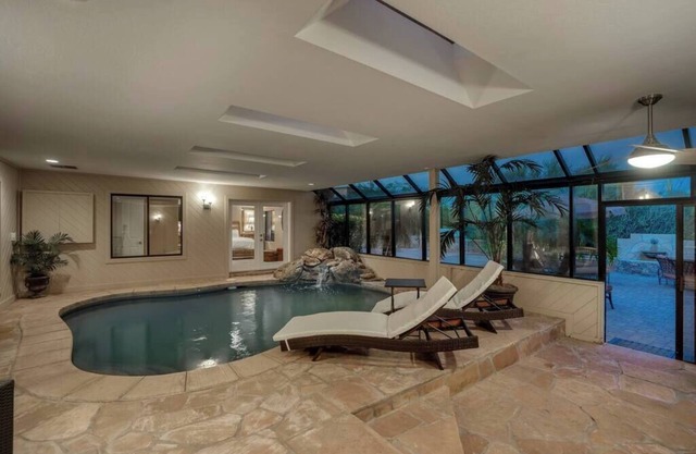 4 BR home with heated pool, spa, putting green