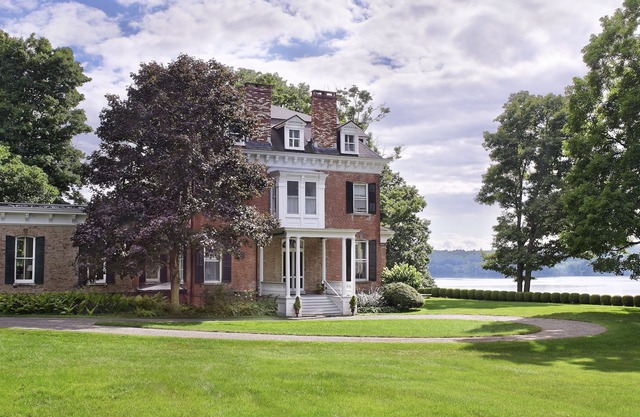 4 Br, Hudson River Manor on 65 acres, with pool