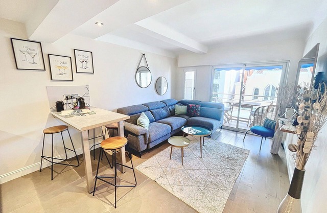 4* Cannes 2 BRs Croisette 800m Palais balcony sea view by Olam Properties