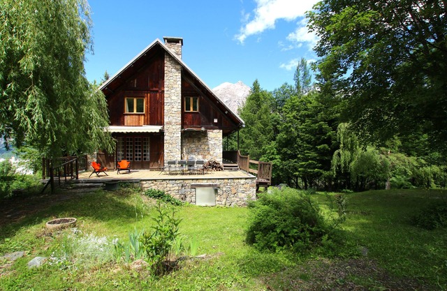 4 * classified chalet, quiet and close to the ski lifts and the slopes