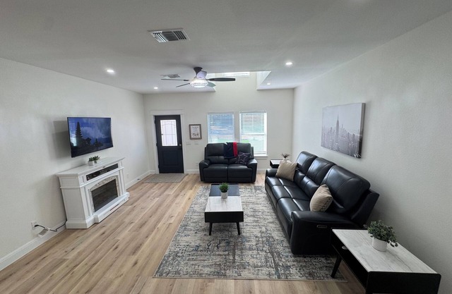 #4 Entire Townhome in San Antonio