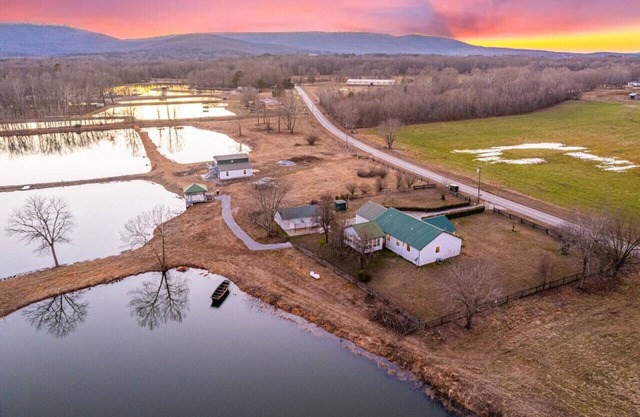 4 Fish Ponds - 17 Acres - Boat