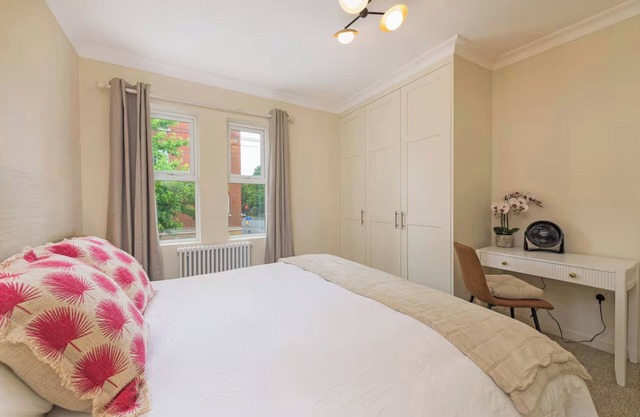 4 Guests - 20min to London - Free Parking - PetsOk