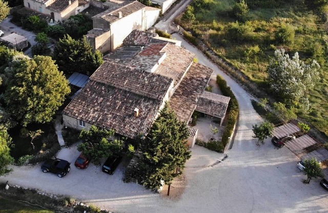 4 km from Gordes, Gite for 4 people