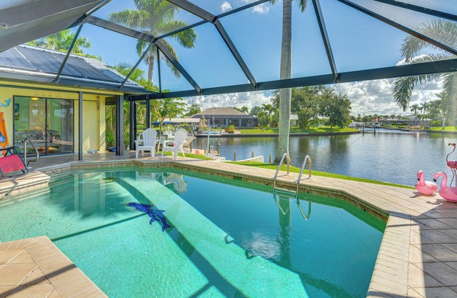 4 Mi to Cape Harbour Fun! Canal-Front Oasis