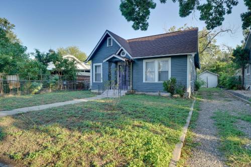 4 Mi to Downtown! Cozy Bungalow in San Antonio