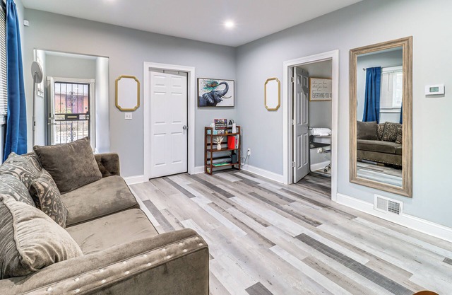 4 Mi to Dtwn: Detroit Townhome Near North End