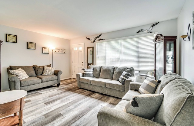 4 Mi to Dtwn Rochester: Charming Apt w/Patio!