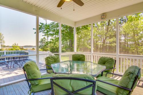 4 Mi to Fenwick Island Home with Pool Access and Deck