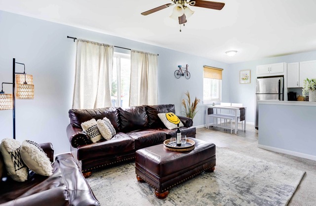 4 Mi to Michigan Stadium: Cozy Home w/Fire Pit!