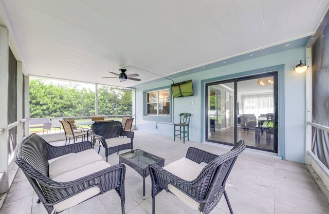 4 Mi to Ocean: Family Getaway in Pompano Beach!