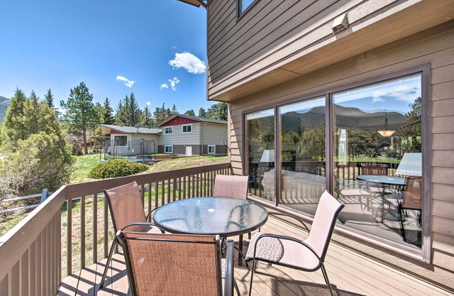 4 Mi to RMNP: Mtn-View Home w/Golf Course!