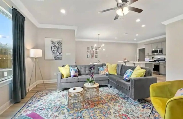 4 miles from LSU - Luxurious, Comfortable 3b/2.5bann