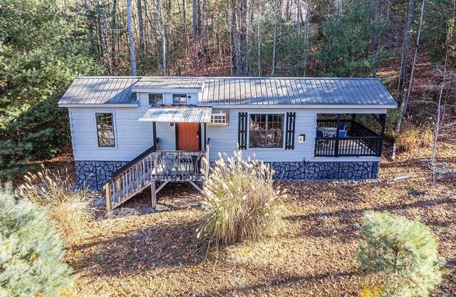{4 of 4} Cozy Cabin next to DuPont State Park! Pet Friendly!