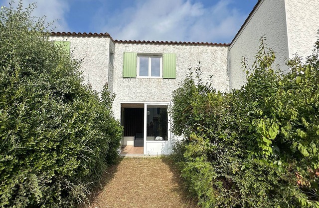 4-Room Villa, 3 Bedrooms, Pets Allowed, Parking, WiFi, Near Sea