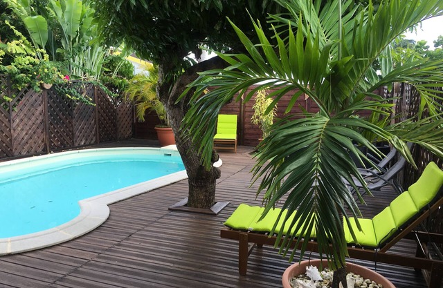 4-star house with swimming pool close to beaches, restaurants and shops