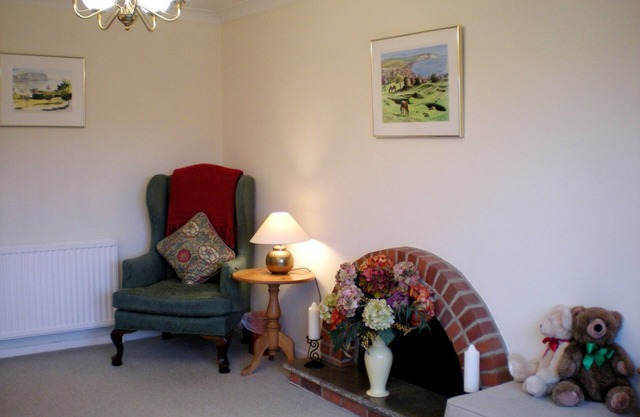 4 Star rated, 2 Bedrooms, close to beach & Town, free WiFi, reserved parking