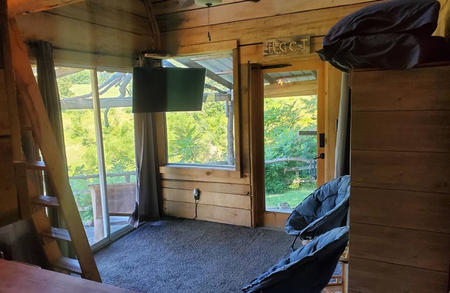 #4 the eagles nest cabin n