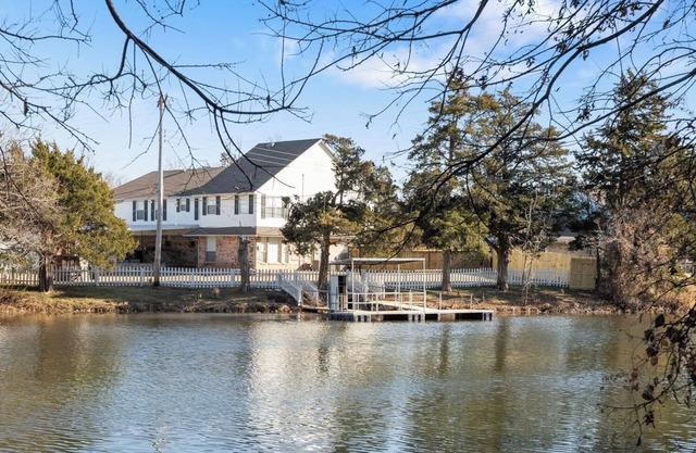 4000 sqft Lakefront View | Hot tub + Patio #NH