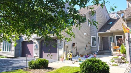 402 St, James Place