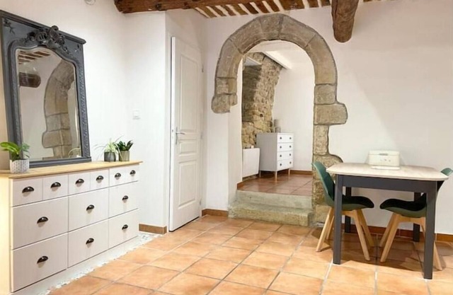 40m2 studio in the heart of the typical Provençal village
