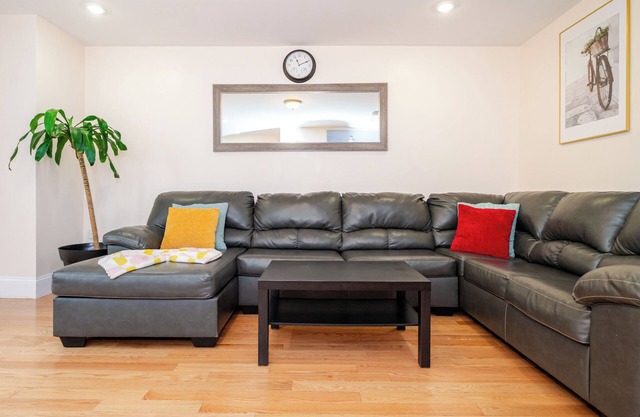 41 - 3BR Quincy - Lovely Townhouse near Adams