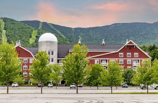 41 Summit Condo Near Mountain Shuttle by RedAwning