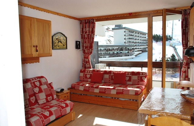 411-ADORABLE STUDIO SAVOYARD CROISETTE