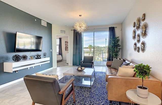 4731 208 - 3 Bedroom Corner Unit in Storey Lake Resort Under 10 Min to Disney