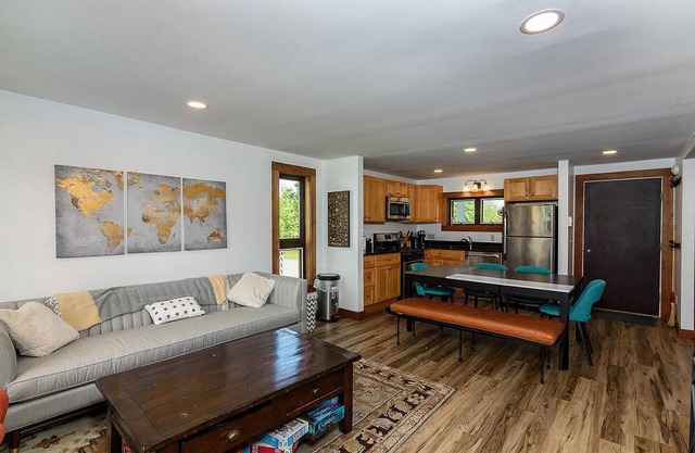 4B/2.5Ba Sugarloaf Snowbrook Condo - Ski In/Out end unit - Great Location!
